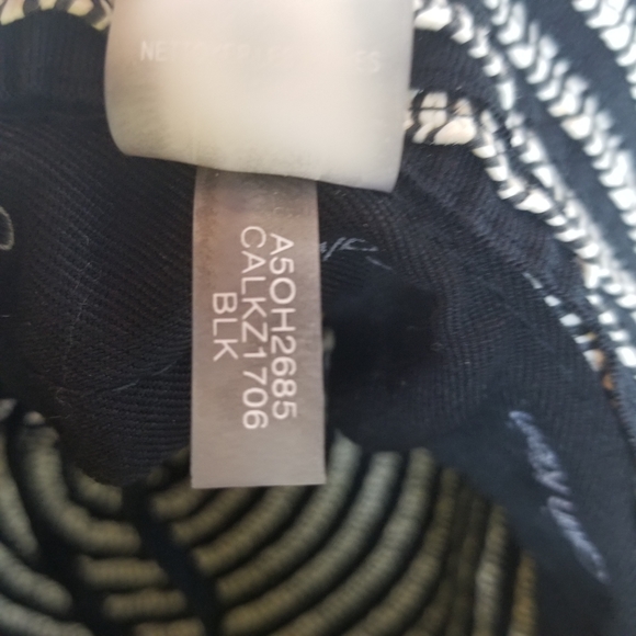 Calvin Klein floppy beach hat - Picture 9 of 9